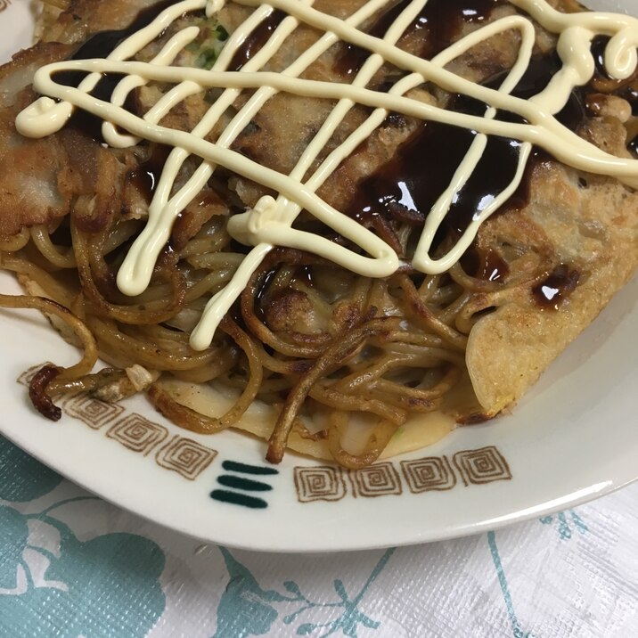 豚肉と焼きそばで(*^^*)モダン焼き☆